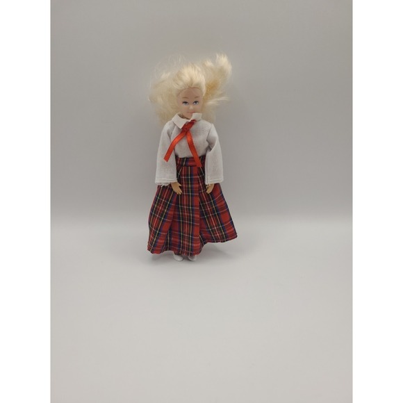 My Family Modern Dollhouse Family - (Just The Woman)  1:12 Scale - Picture 1 of 6